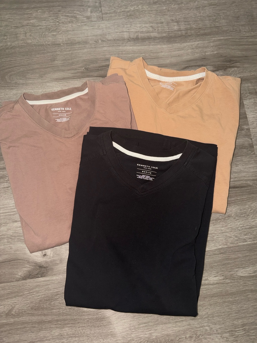 4 Pieces Kenneth Cole V-Neck Tee Trio - Black, Mauve, Tan M Size Bundle